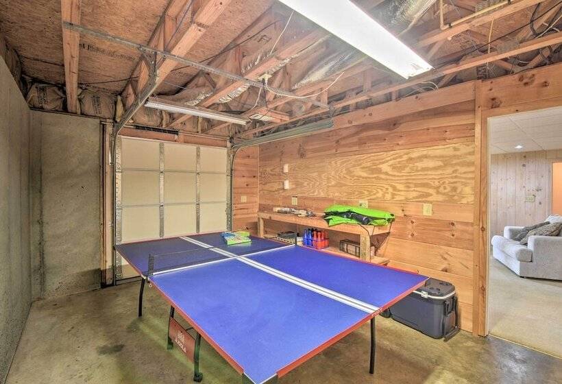 Gorgeous Ellijay Retreat W/ Private Hot Tub!