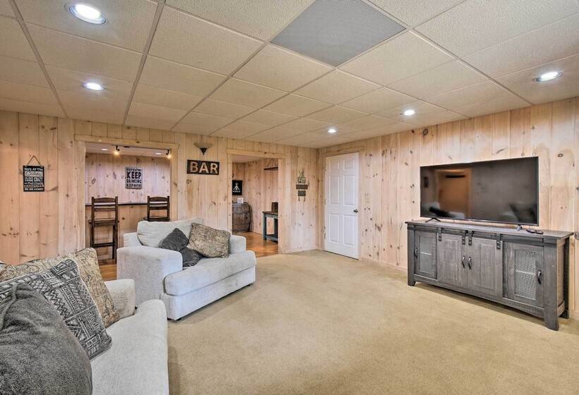 Gorgeous Ellijay Retreat W/ Private Hot Tub!