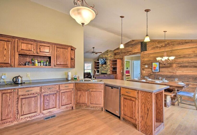 Gorgeous Ellijay Retreat W/ Private Hot Tub!