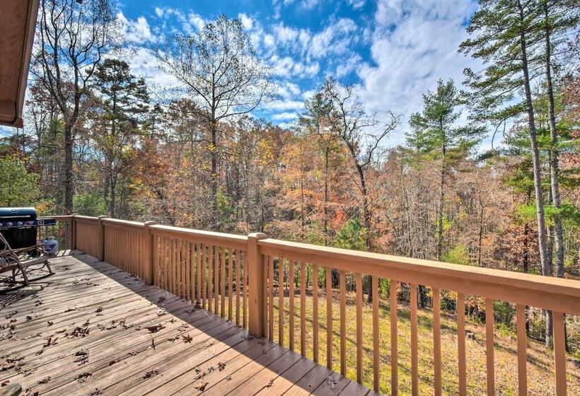 Gorgeous Ellijay Retreat W/ Private Hot Tub!