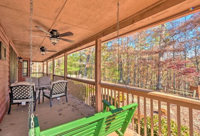 Gorgeous Ellijay Retreat W/ Private Hot Tub!