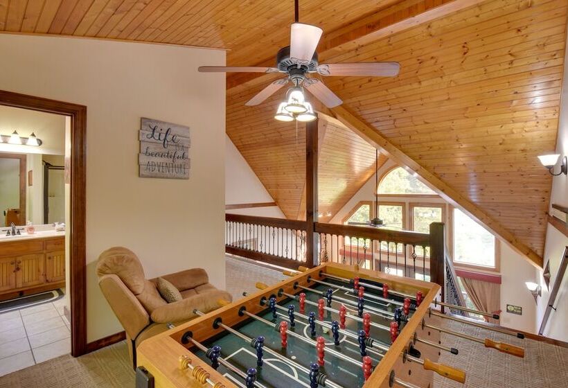 Grand Ellijay Cabin W/ Mountain Views & Pool Table