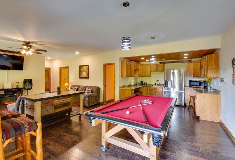 Grand Ellijay Cabin W/ Mountain Views & Pool Table