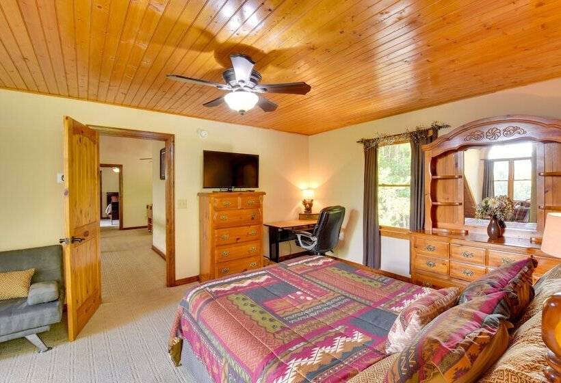 Grand Ellijay Cabin W/ Mountain Views & Pool Table