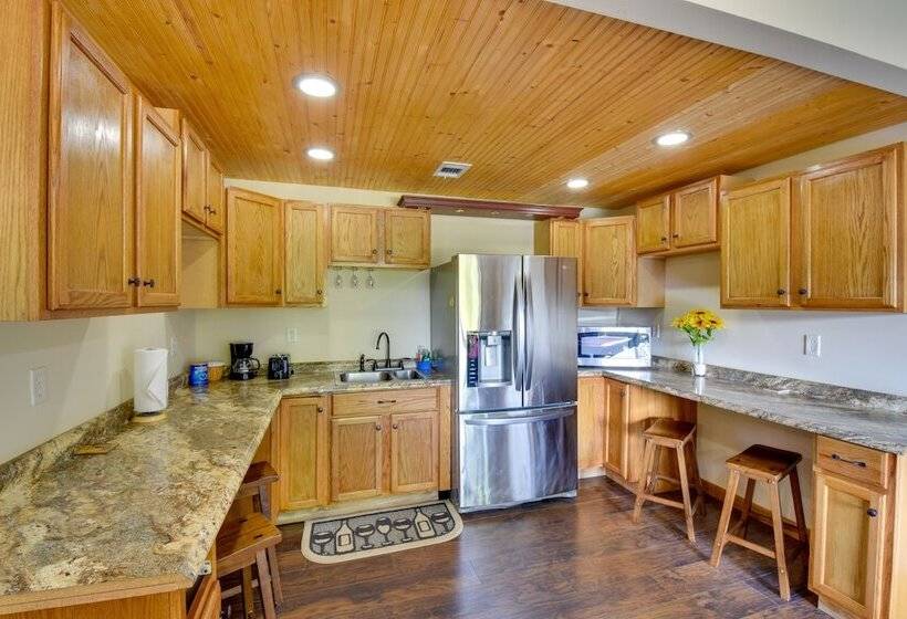 Grand Ellijay Cabin W/ Mountain Views & Pool Table