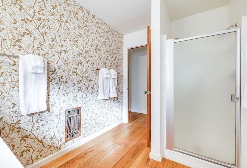 Groveland Home W/ Deck: 2 Mi To Pine Mountain Lake