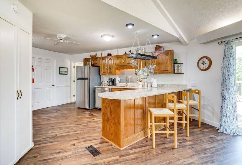 Guntersville Hideaway W/ Mountain & Lake Views!