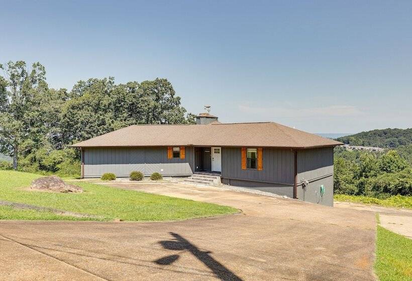 Guntersville Hideaway W/ Mountain & Lake Views!