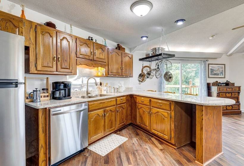 Guntersville Hideaway W/ Mountain & Lake Views!