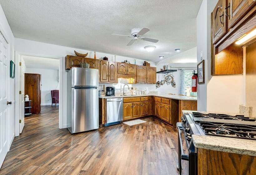 Guntersville Hideaway W/ Mountain & Lake Views!