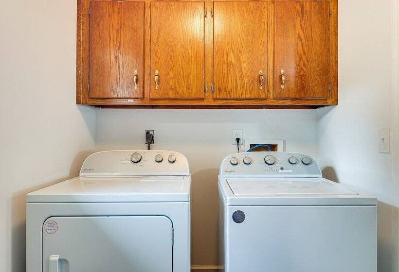 Guntersville Hideaway W/ Mountain & Lake Views!