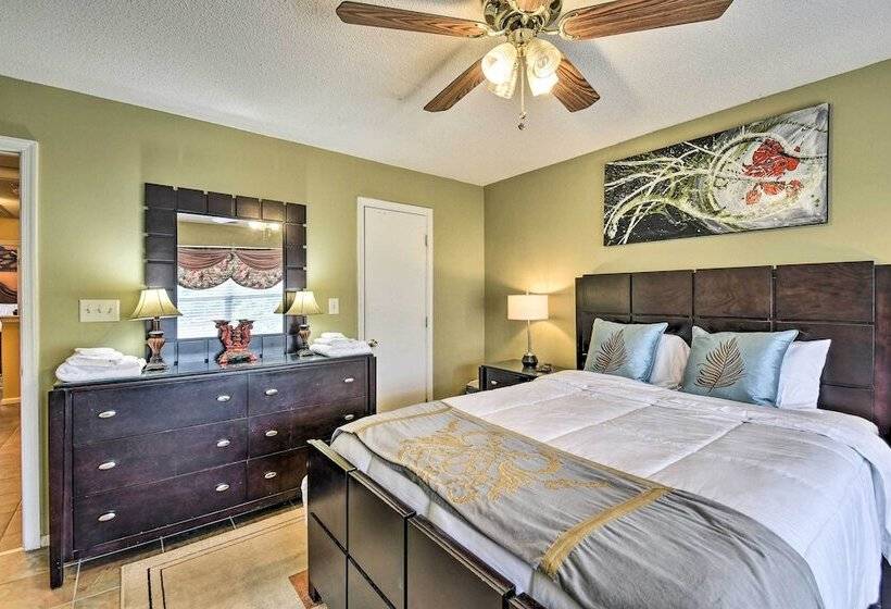 Hampton Home W/ Fireplace + Close To Beaches!