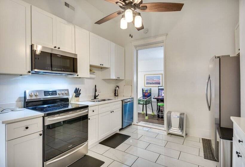 Hampton Sanctuary W/ Fire Pit & Fenced Yard!