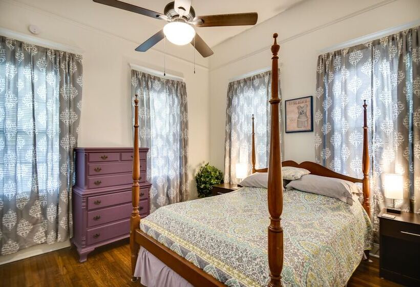 Hampton Sanctuary W/ Fire Pit & Fenced Yard!