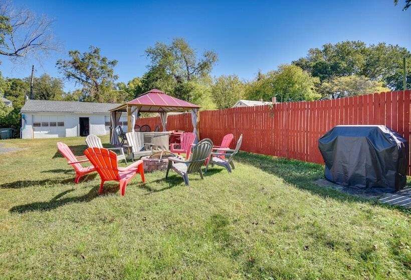 Hampton Sanctuary W/ Fire Pit & Fenced Yard!
