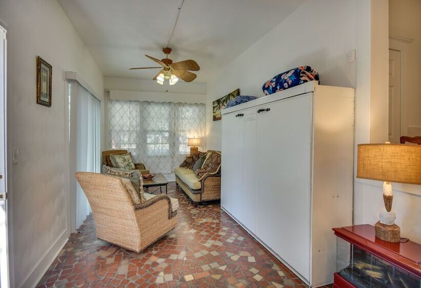 Hampton Sanctuary W/ Fire Pit & Fenced Yard!