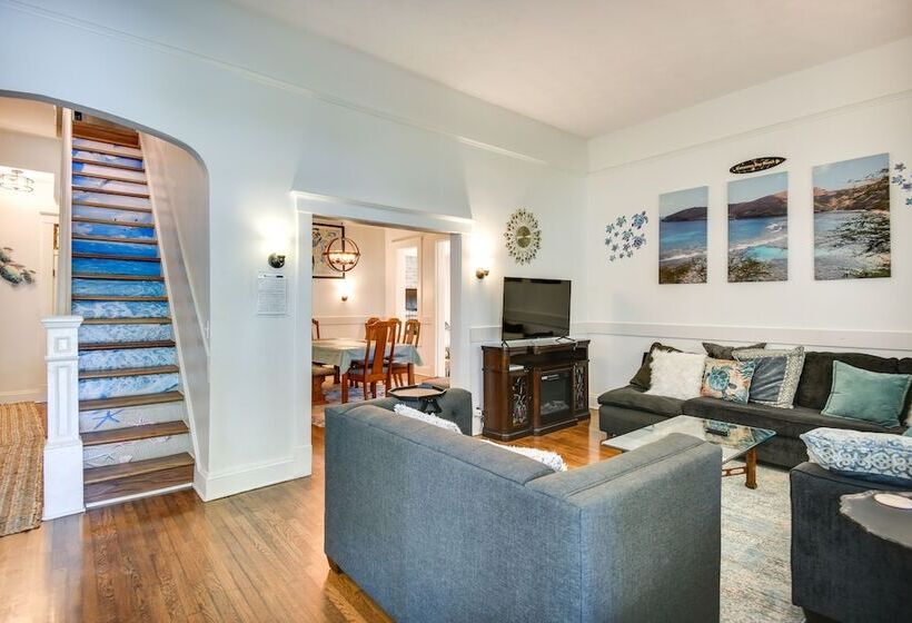 Hampton Sanctuary W/ Fire Pit & Fenced Yard!