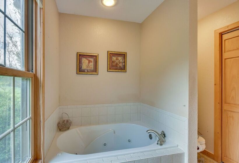 Hiawassee Cabin < 10 Mi To Lake Chatuge!