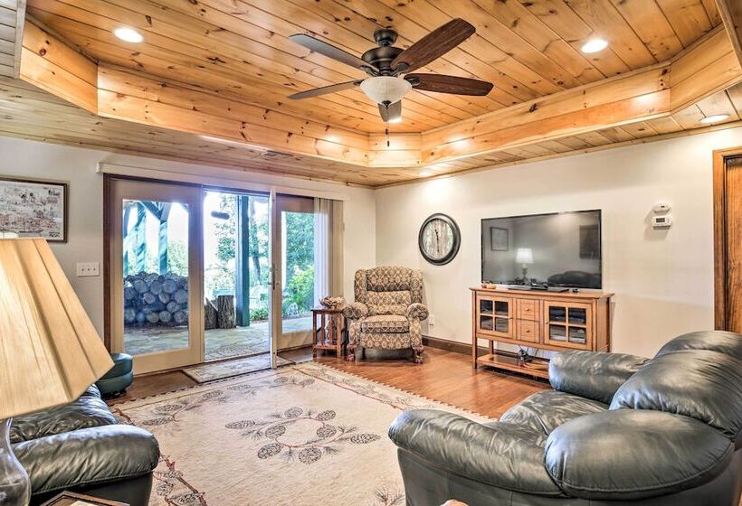 Hiawassee Home W/ Fire Pit & Furnished Deck!