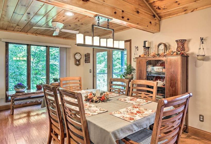 Hiawassee Home W/ Fire Pit & Furnished Deck!