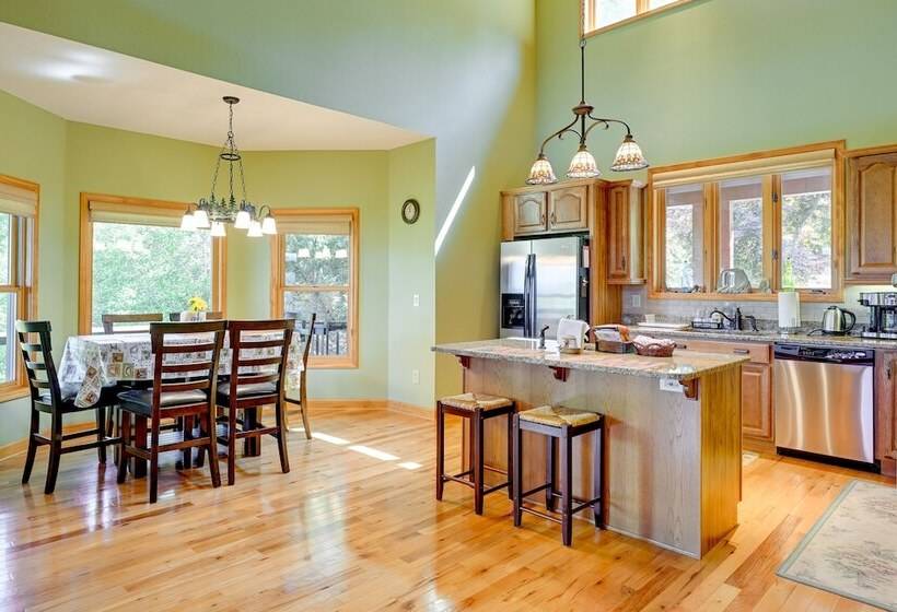 Hiawassee Vacation Rental: 1 Mi To Lake Chatuge!