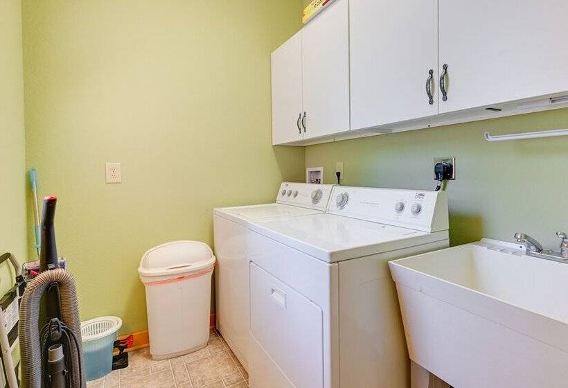 Hiawassee Vacation Rental: 1 Mi To Lake Chatuge!