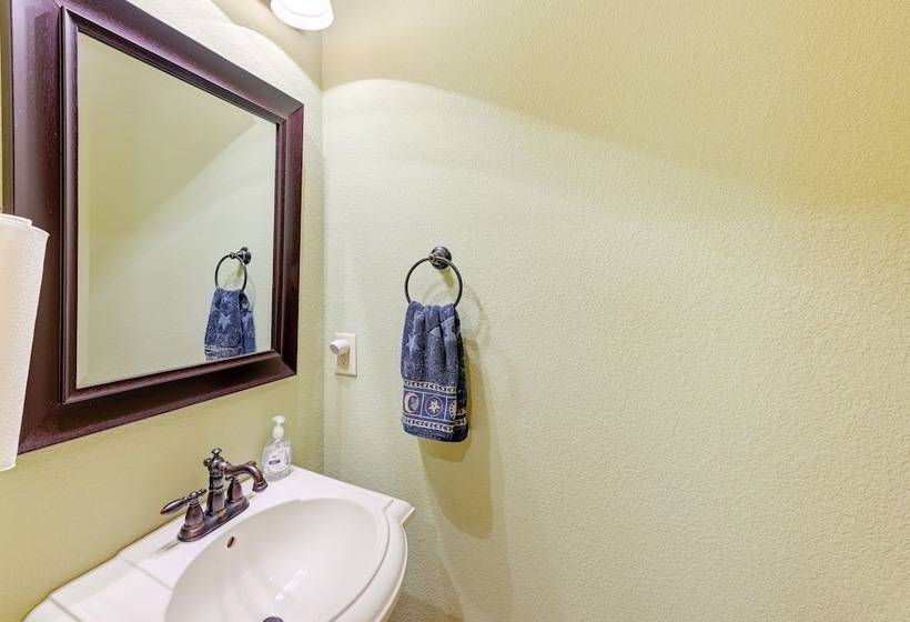 Hiawassee Vacation Rental: 1 Mi To Lake Chatuge!