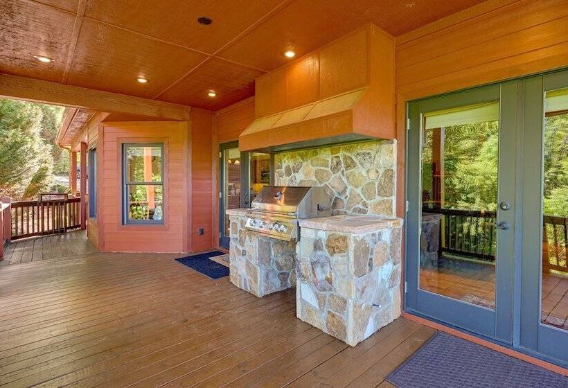 Hiawassee Vacation Rental: 1 Mi To Lake Chatuge!