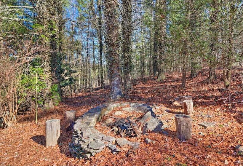 High Country Cabin W/ Fire Pit & Hot Tub!