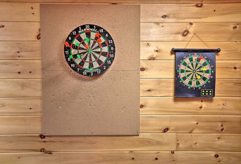 High Country Cabin W/ Fire Pit & Hot Tub!