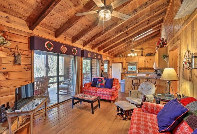 High Country Cabin W/ Fire Pit & Hot Tub!