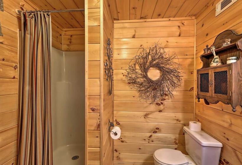 High Country Cabin W/ Fire Pit & Hot Tub!