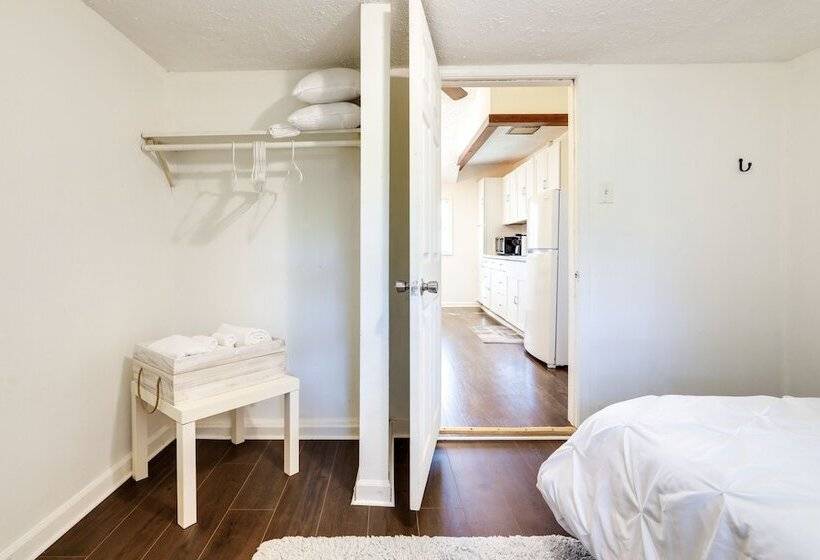 Historic Lawrenceville Home: 32 Mi To Atlanta!