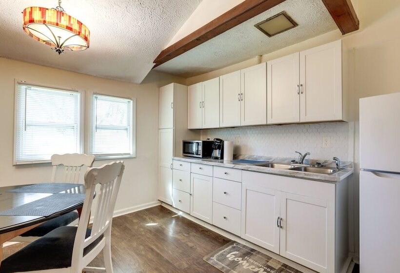 Historic Lawrenceville Home: 32 Mi To Atlanta!