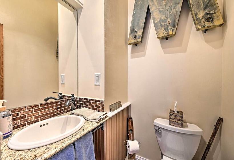 Historic  Watson  Brick House W/ Private Deck!