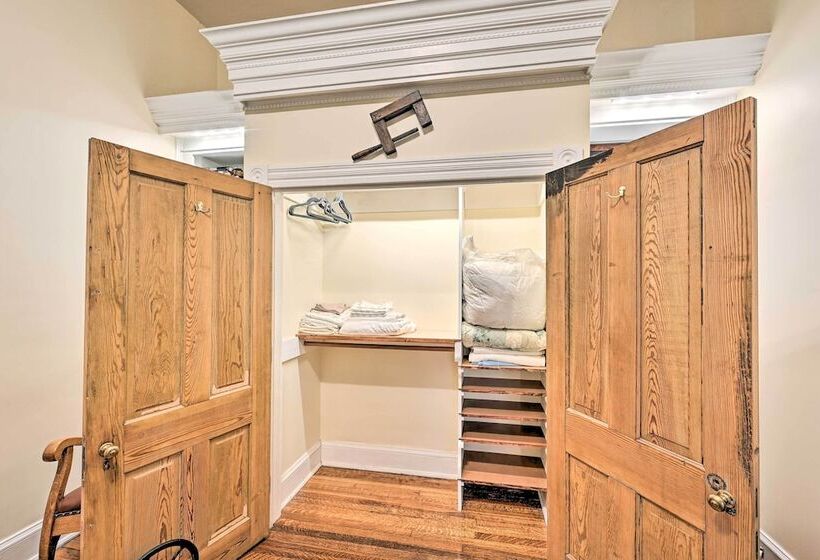 Historic  Watson  Brick House W/ Private Deck!