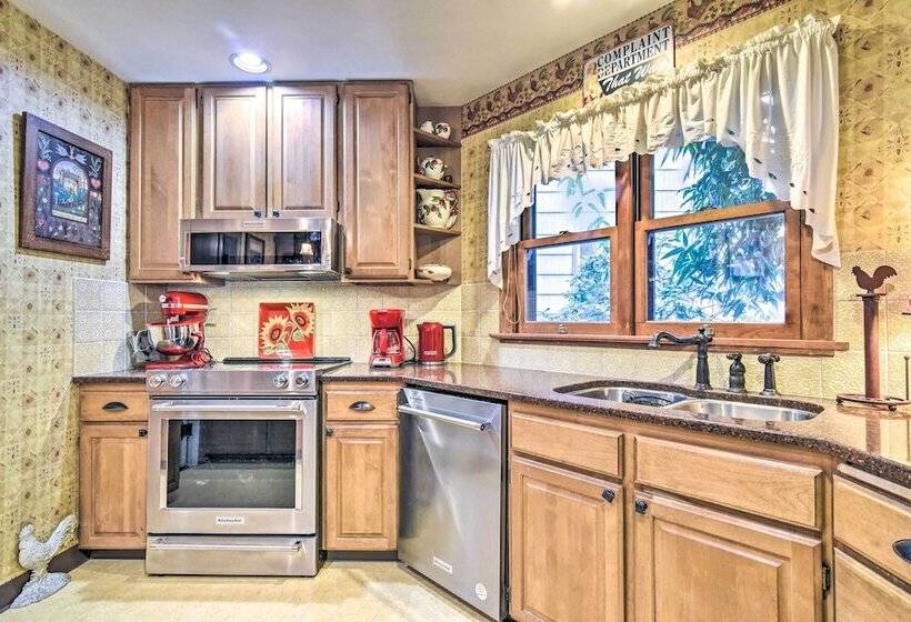 Historical Portland Home < 2 Mi To Downtown!