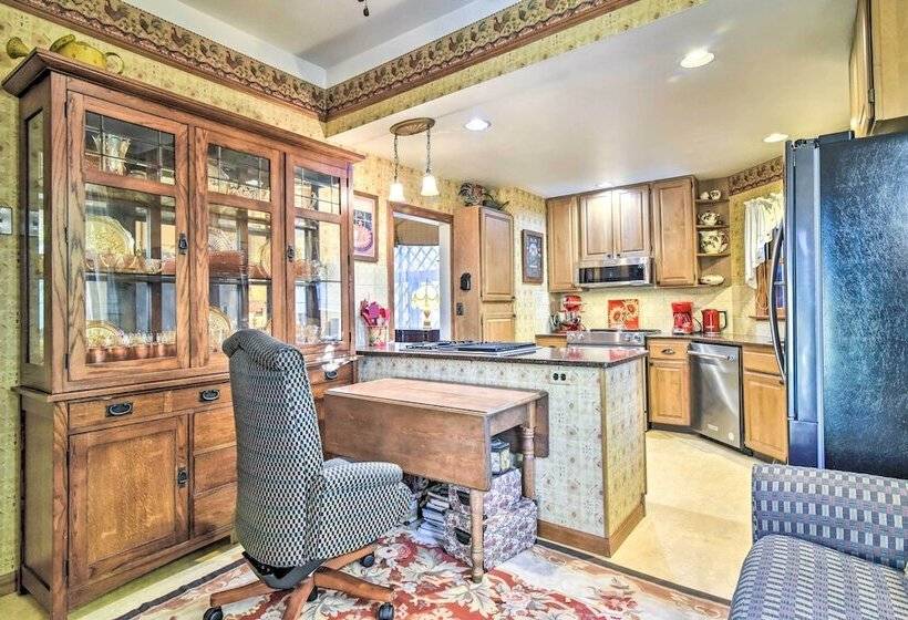 Historical Portland Home < 2 Mi To Downtown!