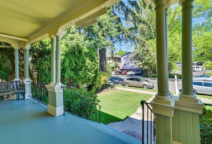 Historical Portland Home < 2 Mi To Downtown!