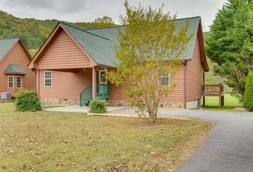 Hiawassee Riverfront Cabin: 7 Mi To Lake Chatuge!