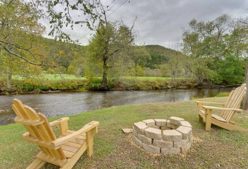 Hiawassee Riverfront Cabin: 7 Mi To Lake Chatuge!