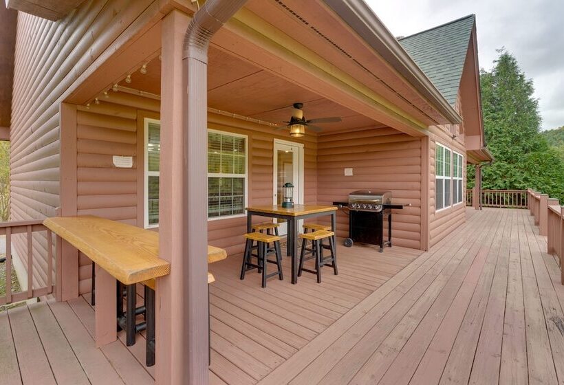 Hiawassee Riverfront Cabin: 7 Mi To Lake Chatuge!