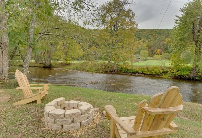 Hiawassee Riverfront Cabin: 7 Mi To Lake Chatuge!