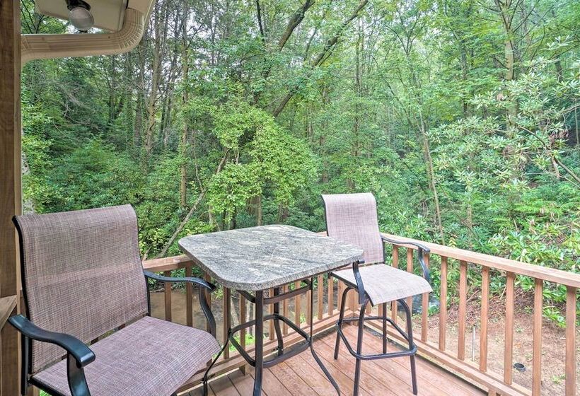 Hootenanny At Horton Creek: Creekside Escape!