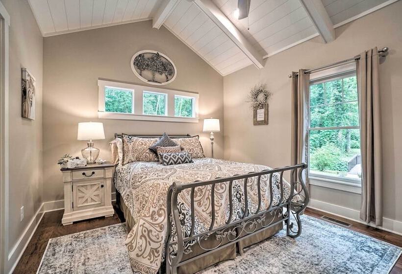 Hootenanny At Horton Creek: Creekside Escape!