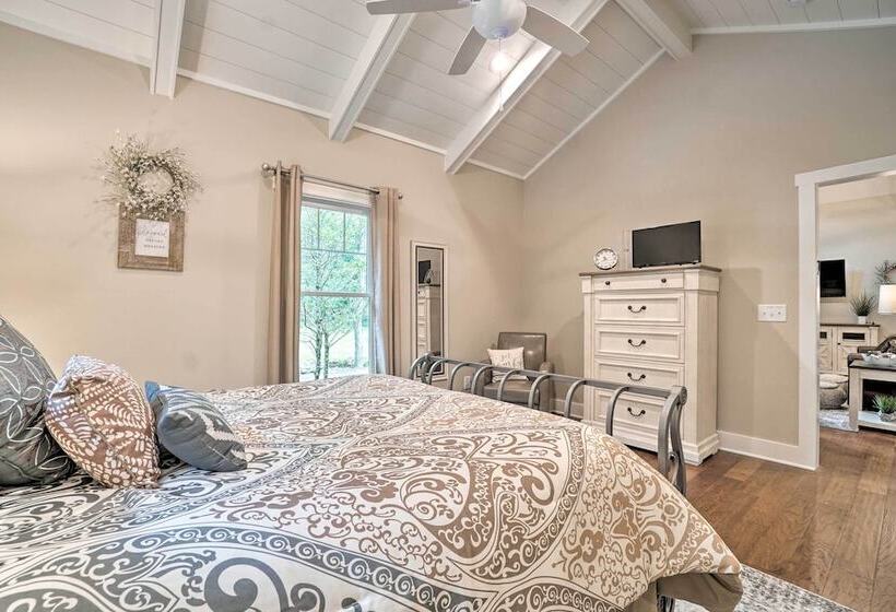 Hootenanny At Horton Creek: Creekside Escape!