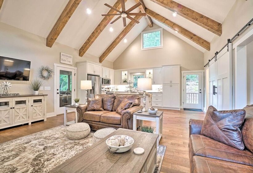 Hootenanny At Horton Creek: Creekside Escape!