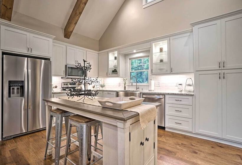 Hootenanny At Horton Creek: Creekside Escape!