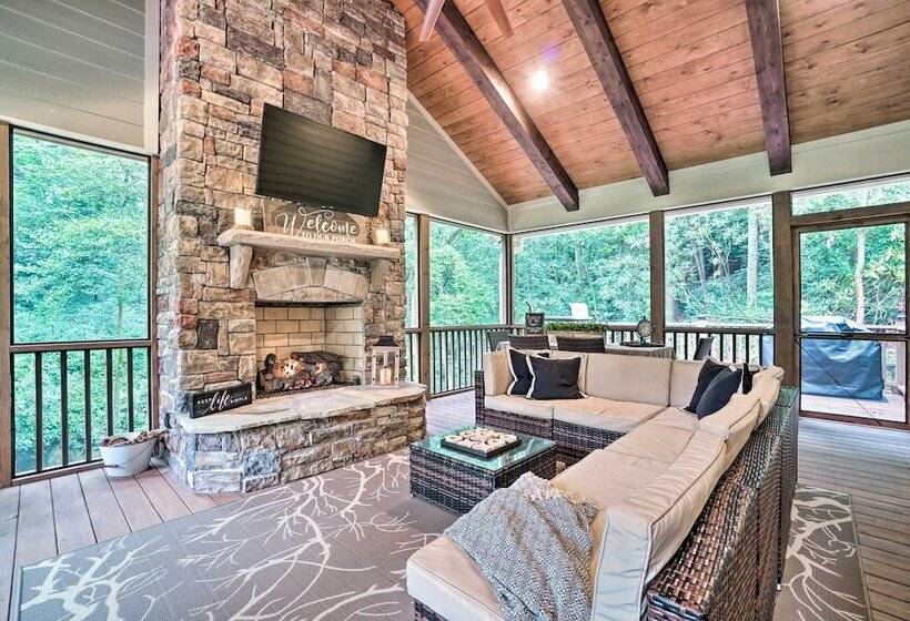 Hootenanny At Horton Creek: Creekside Escape!