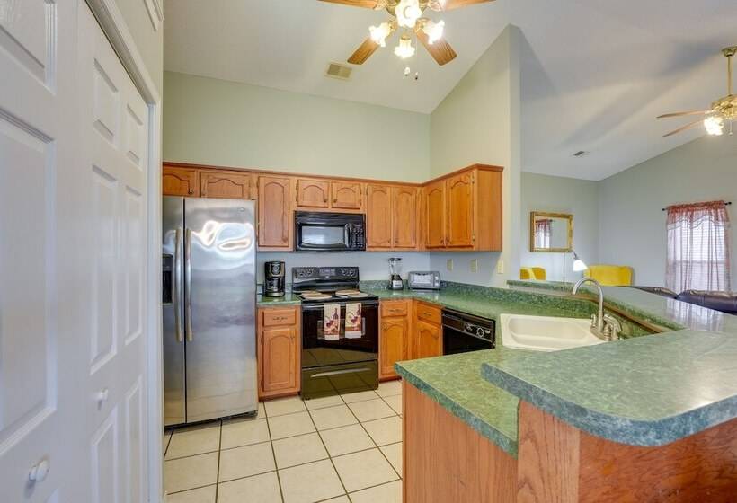 Horn Lake Home W/ Yard: 8 Mi To Graceland!